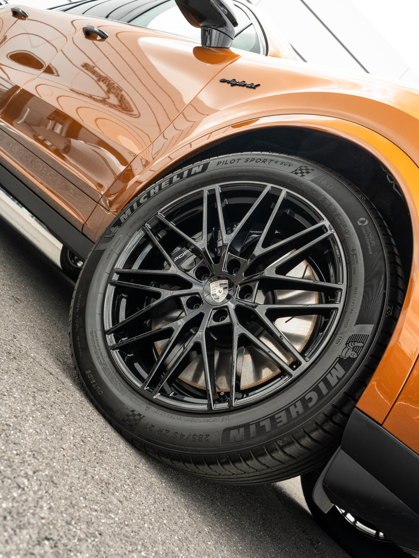Orange Porsche Cayenne E-Hybrid wheel detail